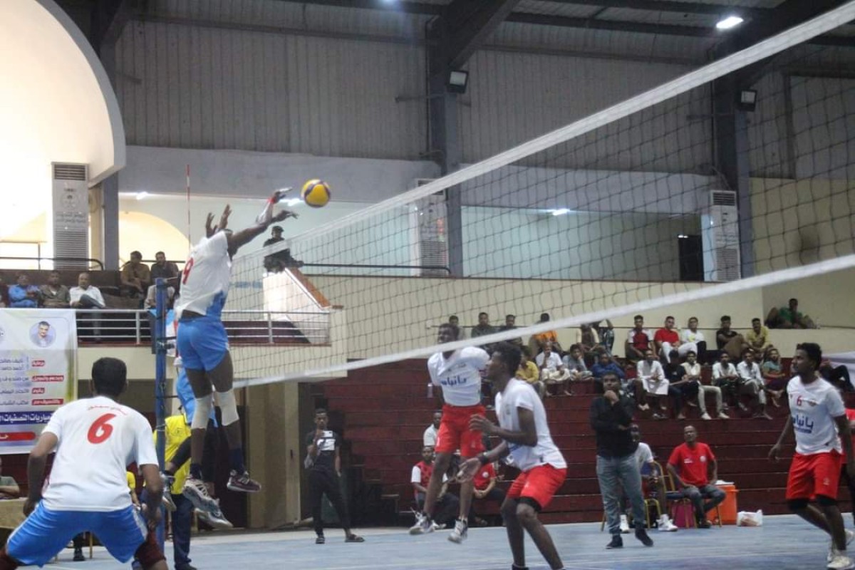 Strong competition in the second round of the General Volleyball League in Aden