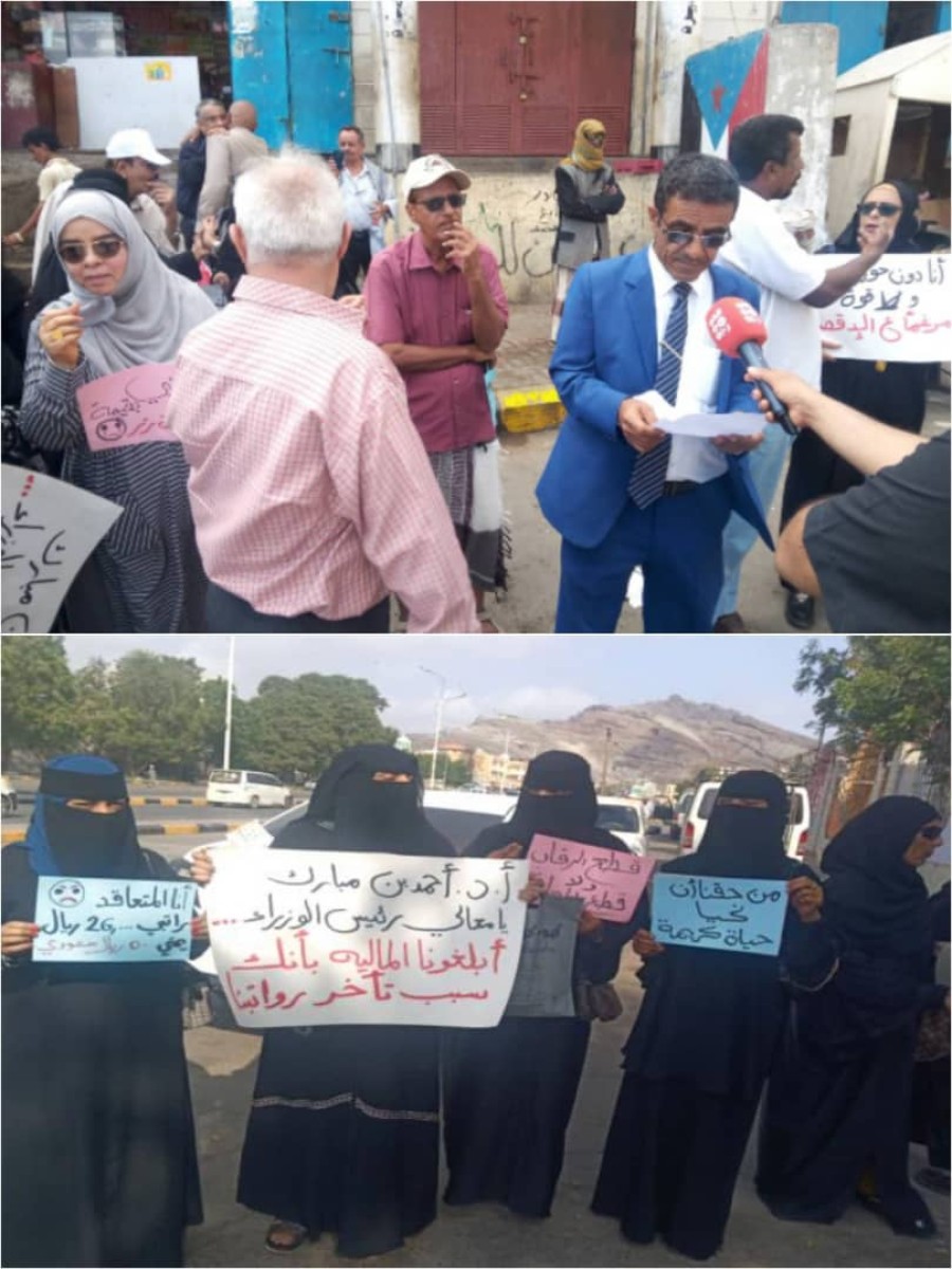 A protest stand for radio and television employees in Aden in front of Al-Ma’ashiq Palace