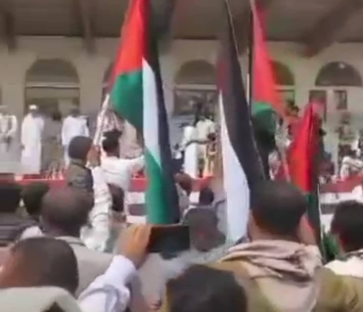 Al-Mahra.. Popular anger over the chanting of Houthi slogans at a demonstration by Brotherhood members in Al-Ghaydah