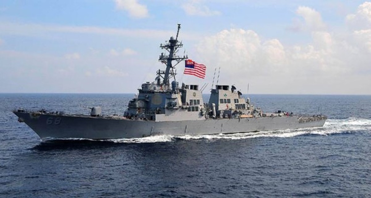 Urgent.. The Houthi militia announces the targeting of two American destroyers in the Red Sea