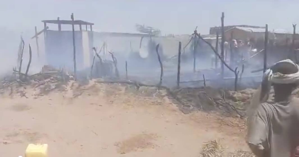 A new fire devours two camps for two displaced families in Al-Khawkhah, south of Hodeidah