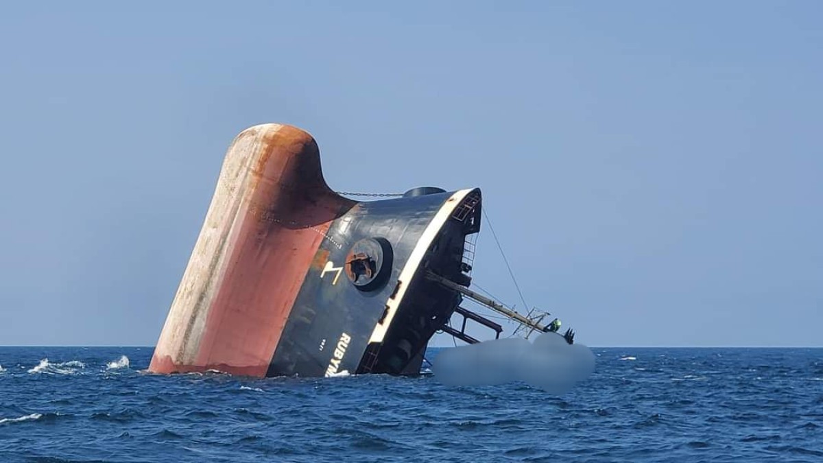 UN experts arrive to assess the repercussions of the ship that was sunk by the Houthis off the coast of Mokha