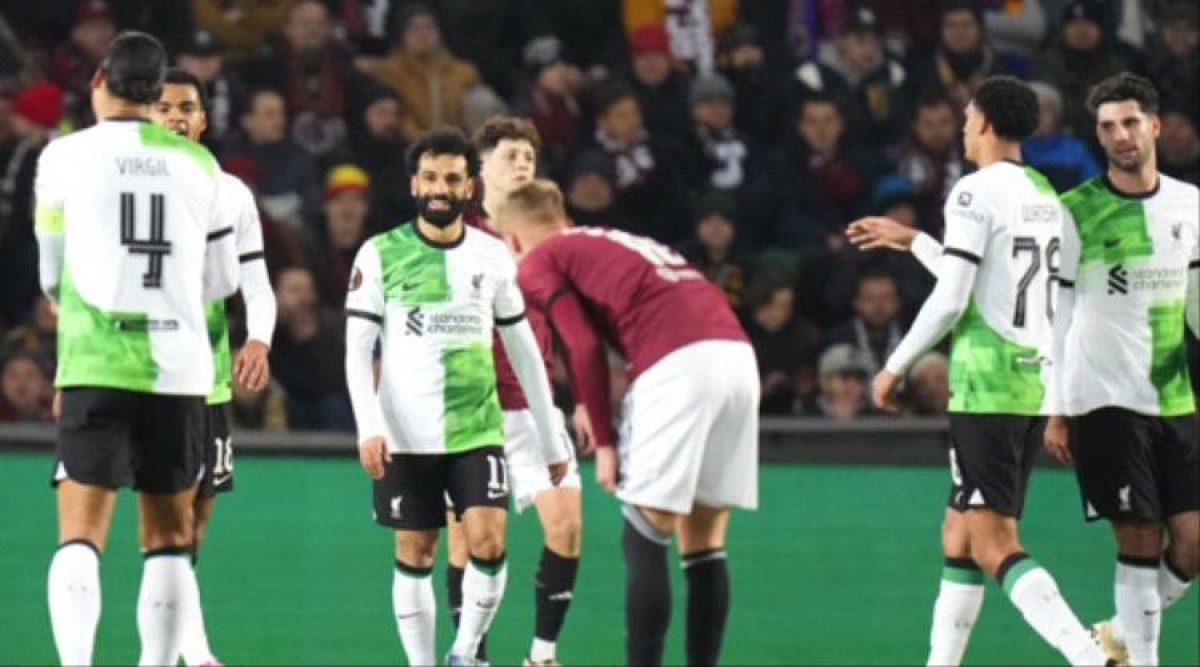 Liverpool sweeps Sparta Prague, and the "VAR" spoils Salah's return with a controversial decision