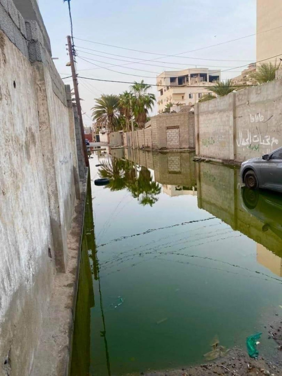 Aden.. The people of the Russian Village neighborhood in Khormaksar District are facing an environmental disaster