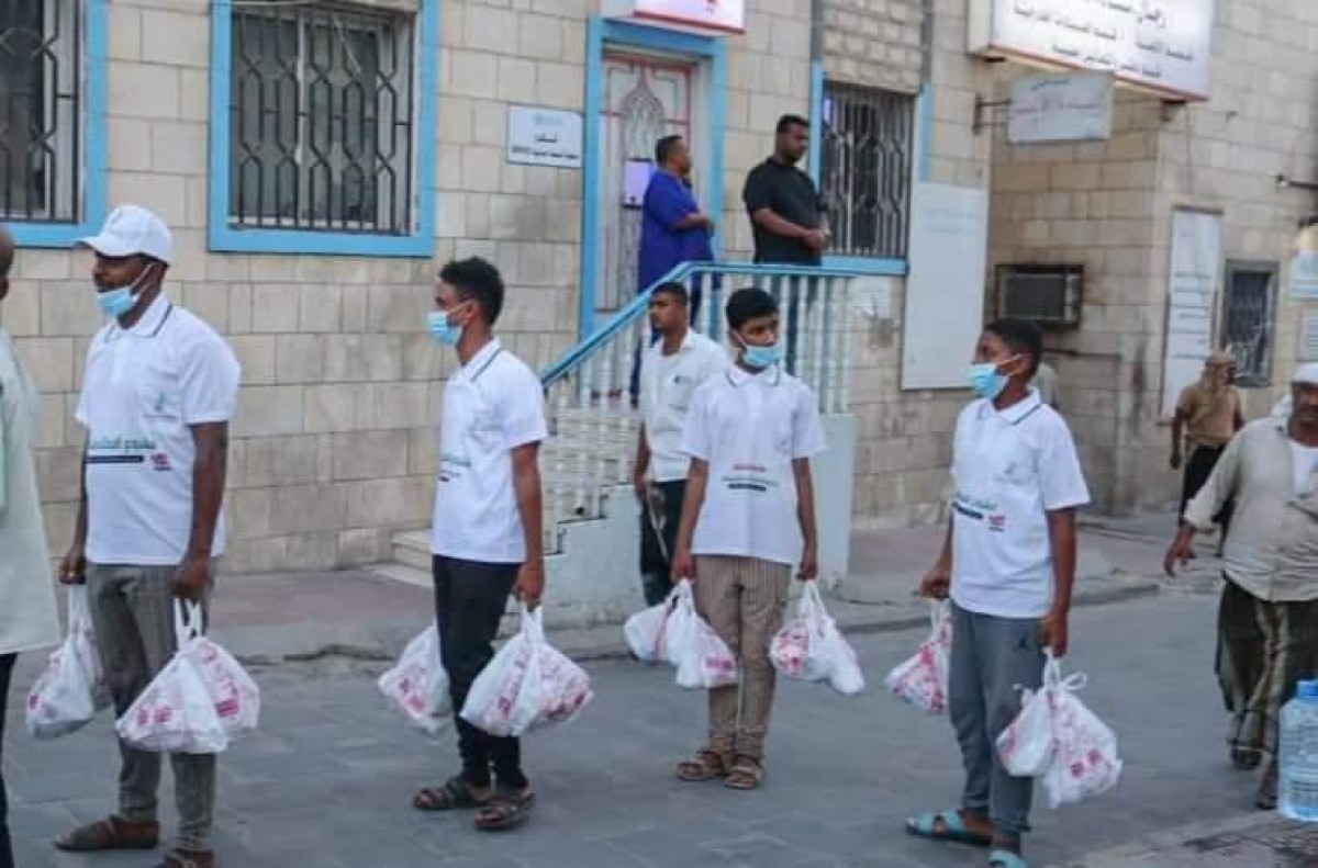 تدشين مشروعي "افطاركم علينا" و"عابر سبيل" في مدينة المكلا