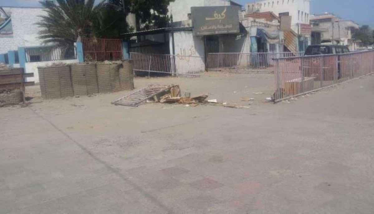 Security source: Clashes between a security force and Mansoura police