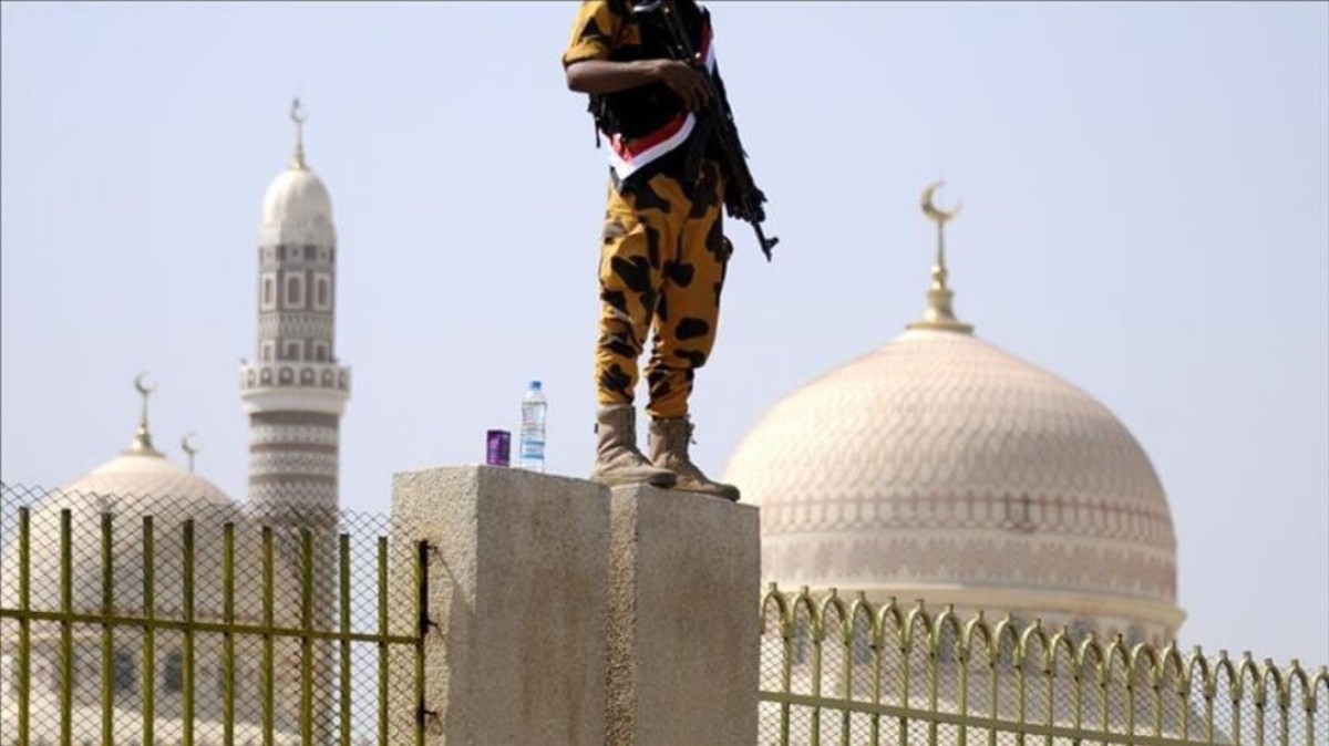 Sanaa.. Bloody confrontations leave casualties, arrests, and raids against the backdrop of banning Tarawih prayers