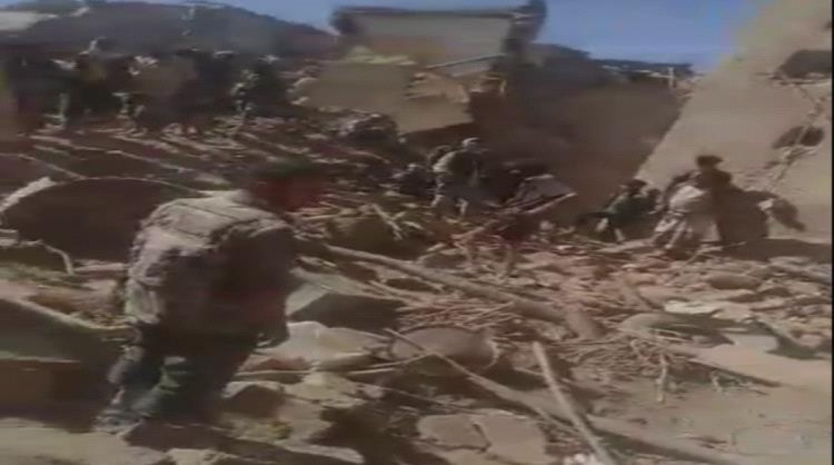 Following the Houthi bombing of their homes... 6 dead and more than 15 wounded under the rubble in Radaa