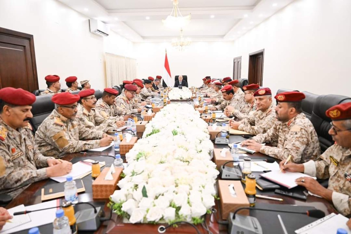 Al-Alimi confirms the continuation of the program to unify military and security formations and factions under a unified leadership