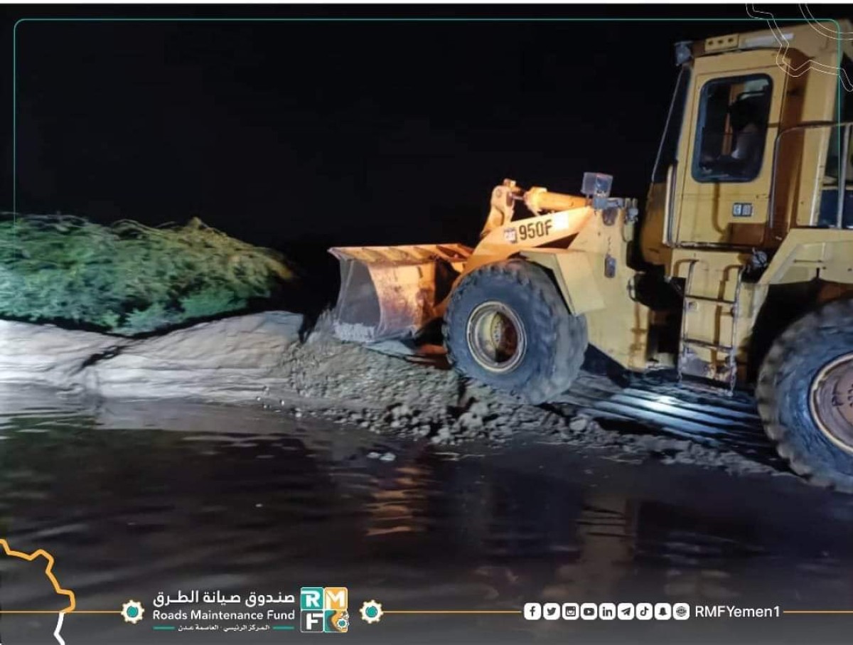 The Road Fund reopens roads blocked by floods between Abyan and Shabwa