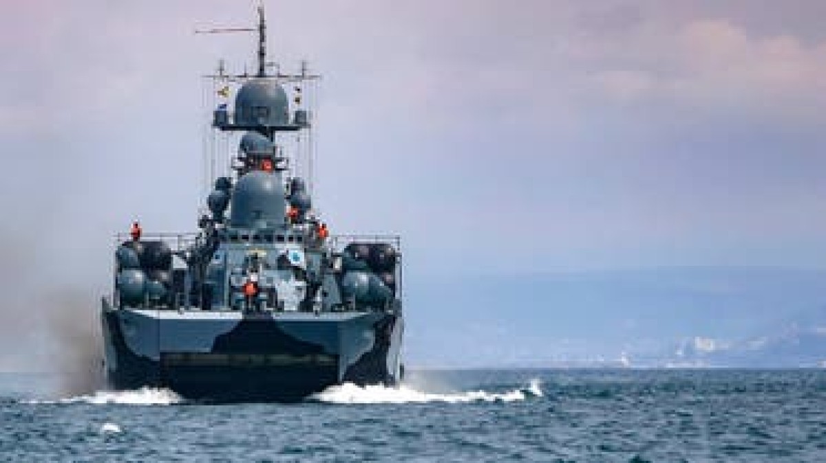 Amid the tensions in the Red Sea, Russian warships enter the Yemeni line