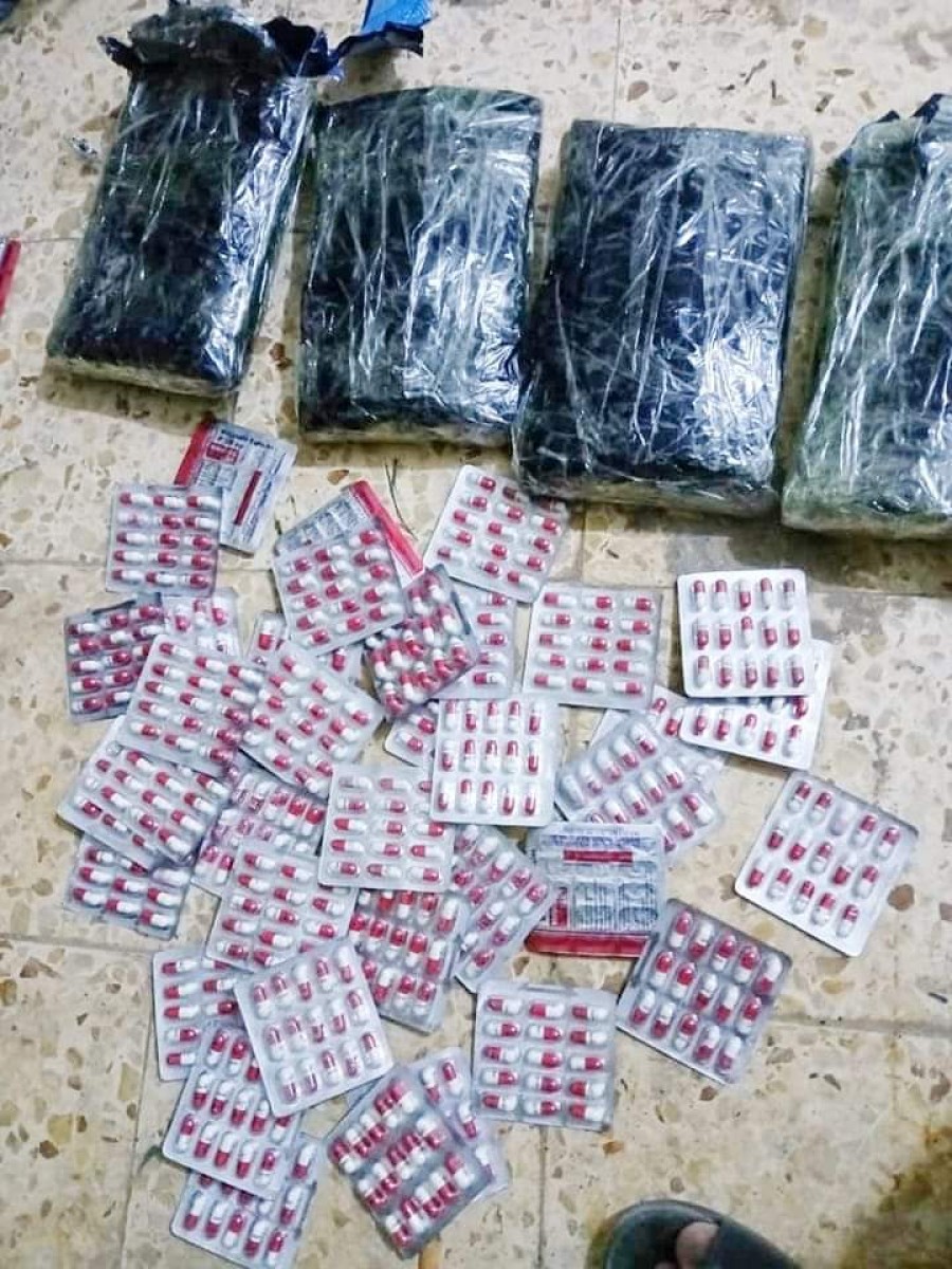 Hadhramaut..Security arrests a defendant in possession of more than two thousand contraband pills