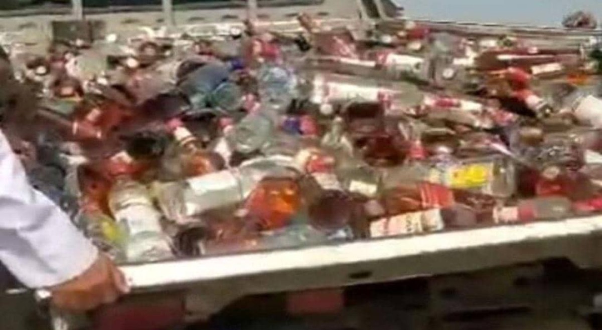 Destruction of a large quantity of foreign liquor in Lahj