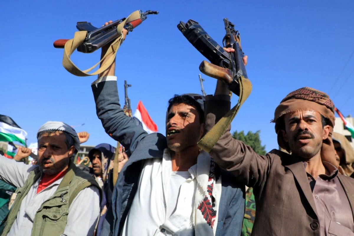 A Houthi leader describes those demanding salaries as "devils"