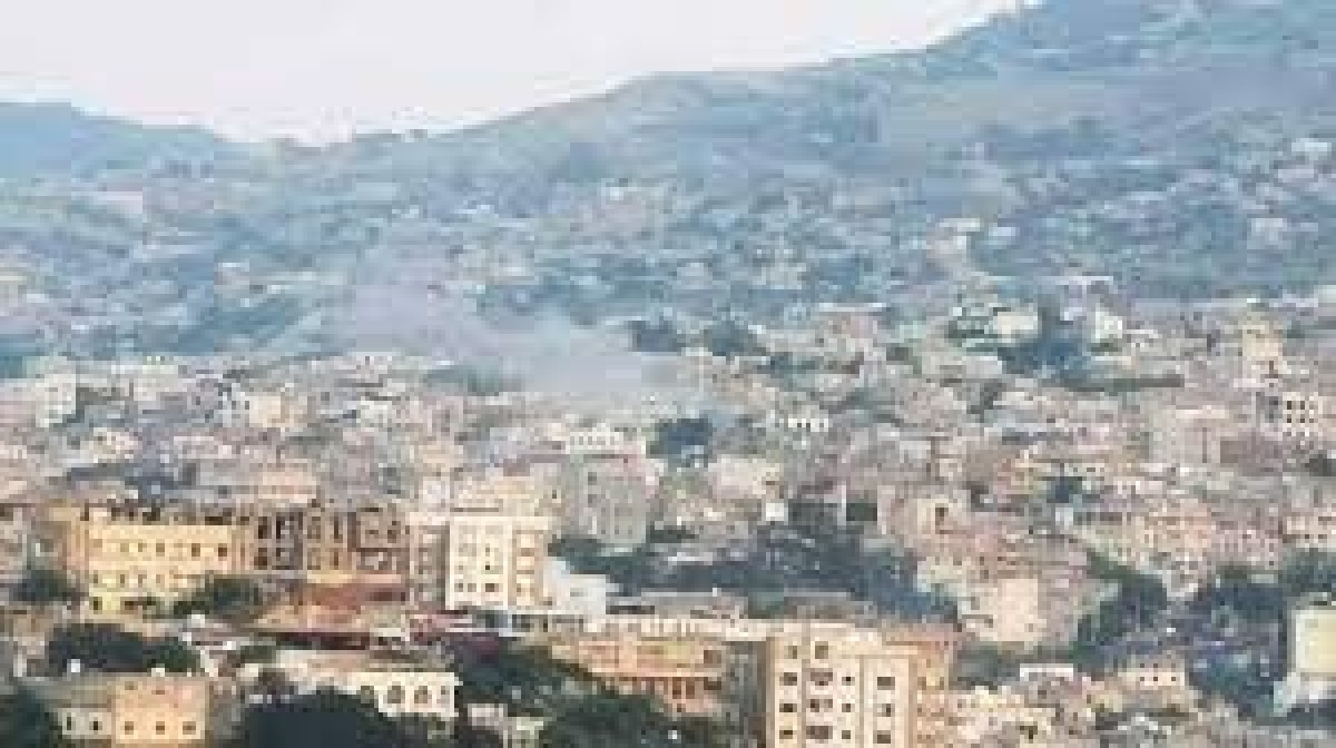 The Houthi militia bombards the east of the city of Taiz with artillery