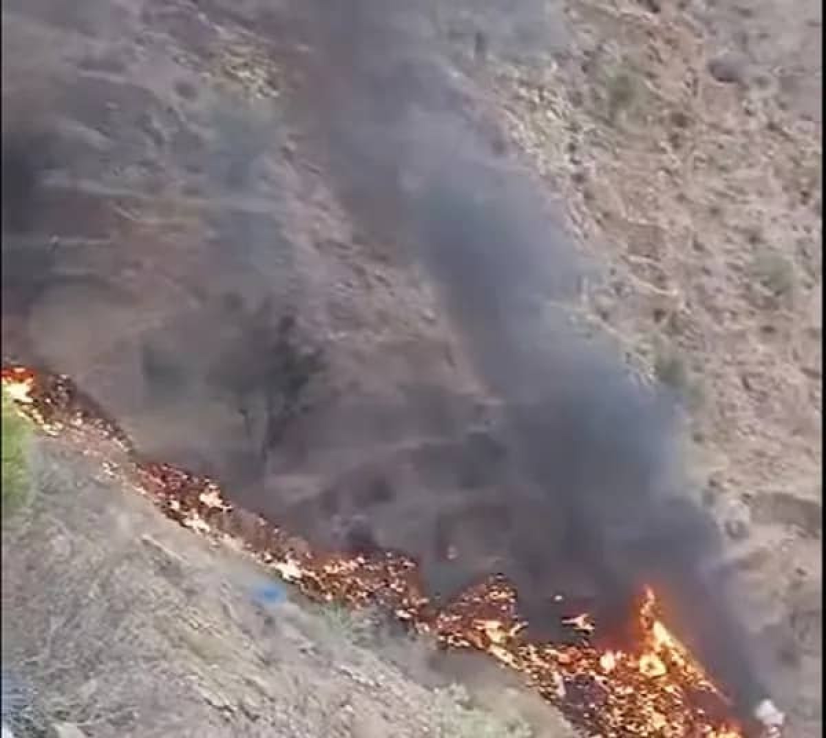 A truck loaded with fuel overturned and burned on the Korba-Saha road in Lahj