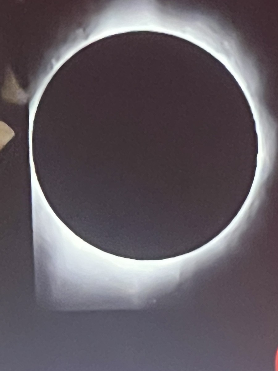 Watch.. Pictures of the total solar eclipse in America