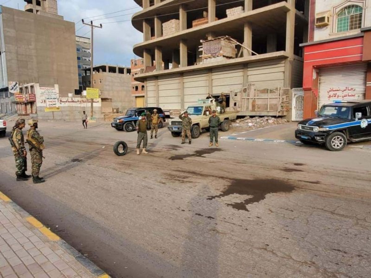 Emergency forces and security support carry out an intensive security deployment to secure the capital, Aden, during the Eid days