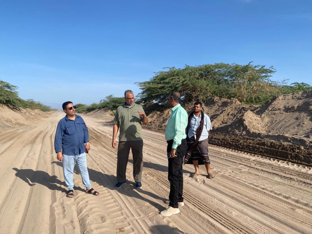 Engineer Moeen Al-Mas reviews the work of removing flood debris from the international coastline of Aden Hadhramaut