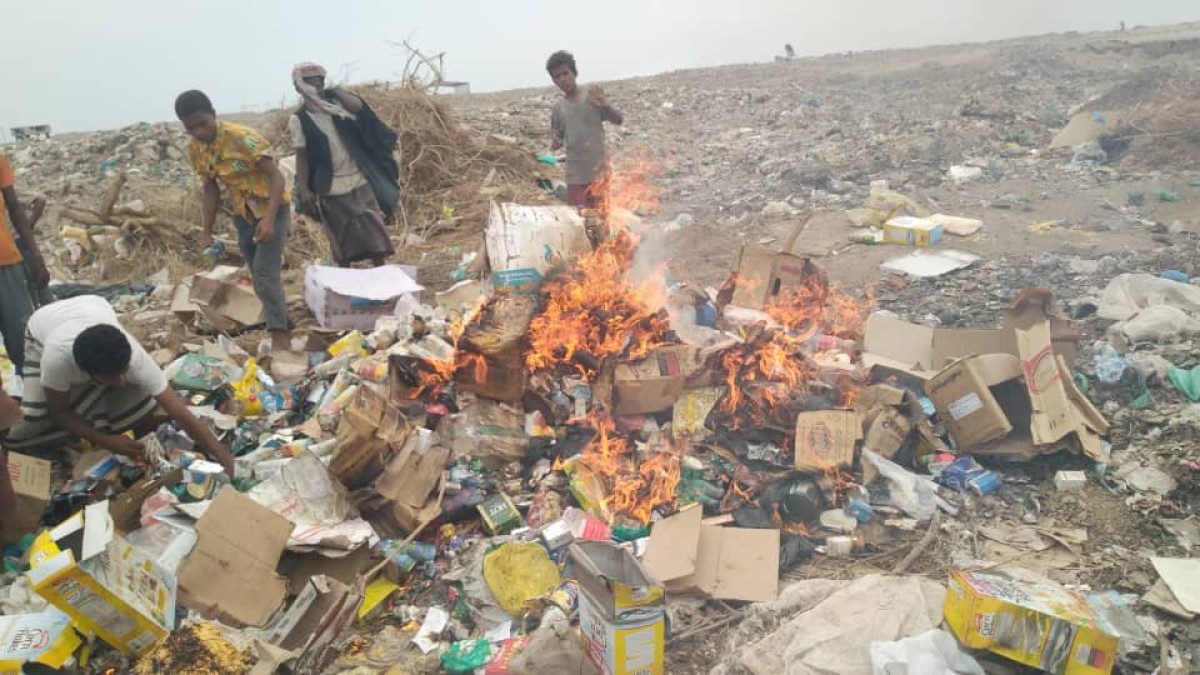 Destroying 4.5 tons of expired food in Al-Mansoura District, Aden