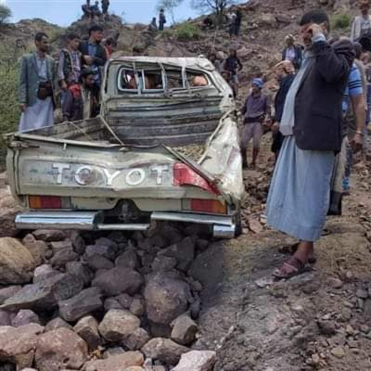 Another Houthi war... blocking roads claims the lives of Yemenis