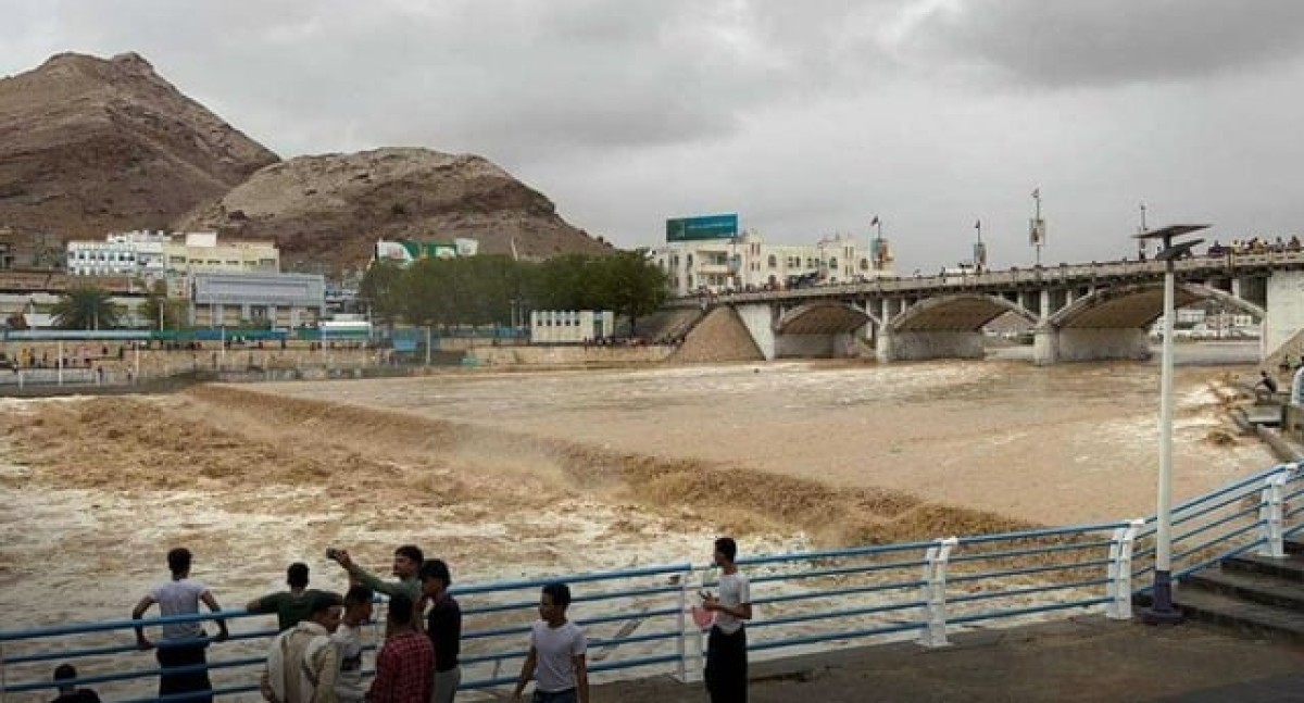 Flood waters drown the city of Mukalla in Hadramaut