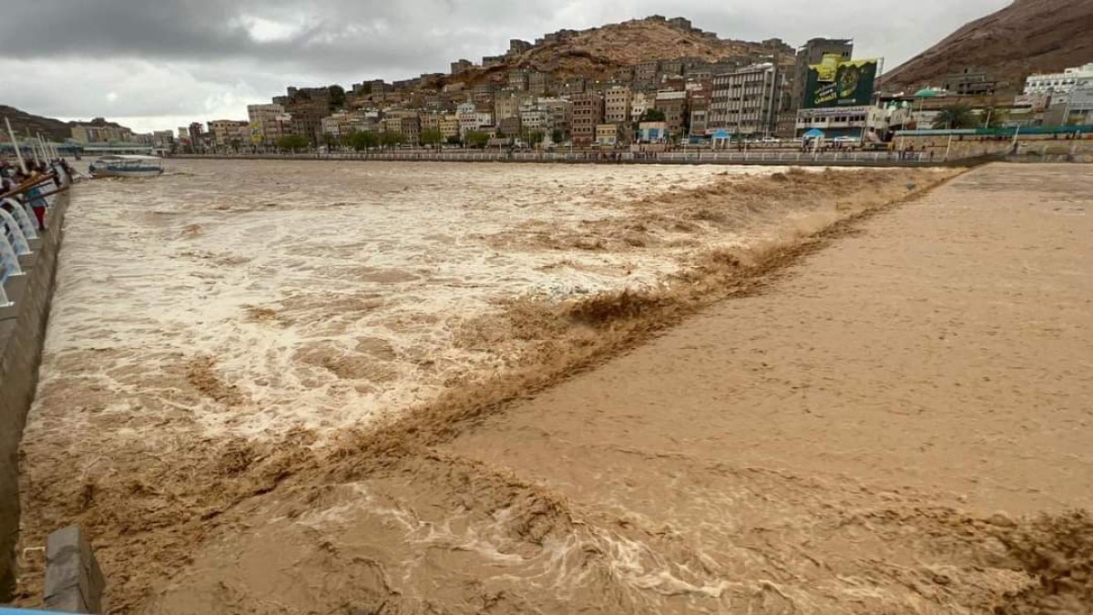 شركة مقاولات تقول أن المرحلة الثانية لخور المكلا استوعبت السيول الجارفة بانسيابية إلى البحر