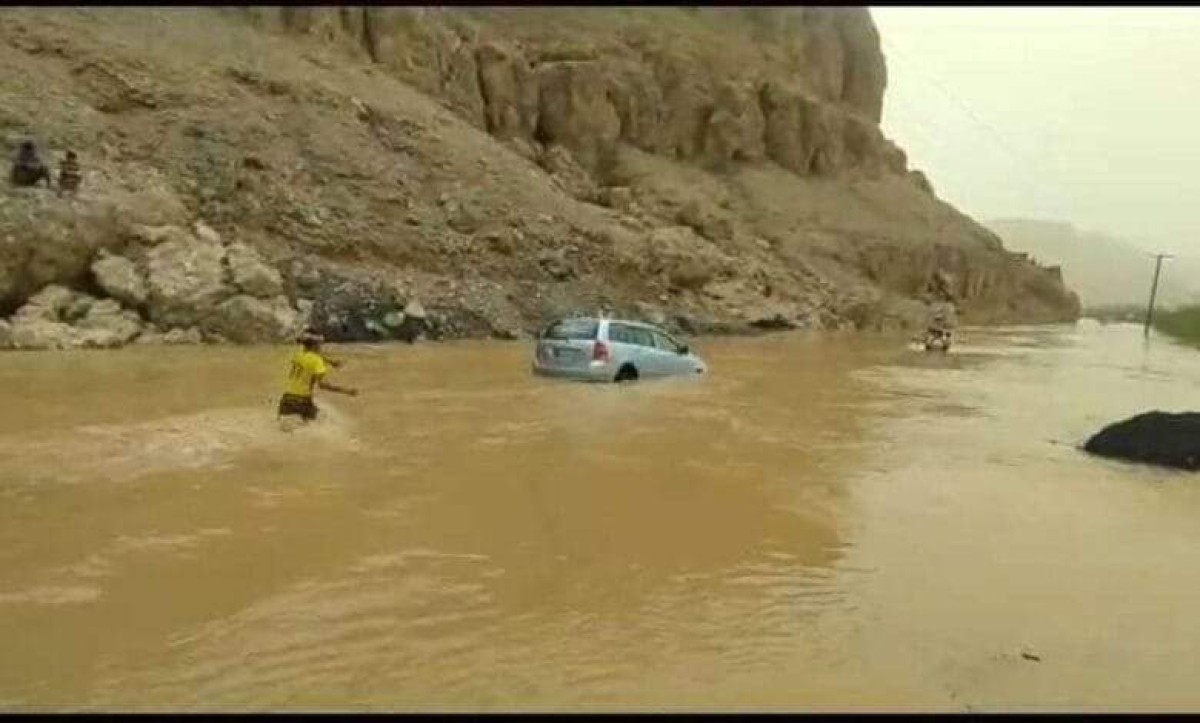 Rainwater and floods cause damage to a number of roads in Wadi Hadhramaut and the desert