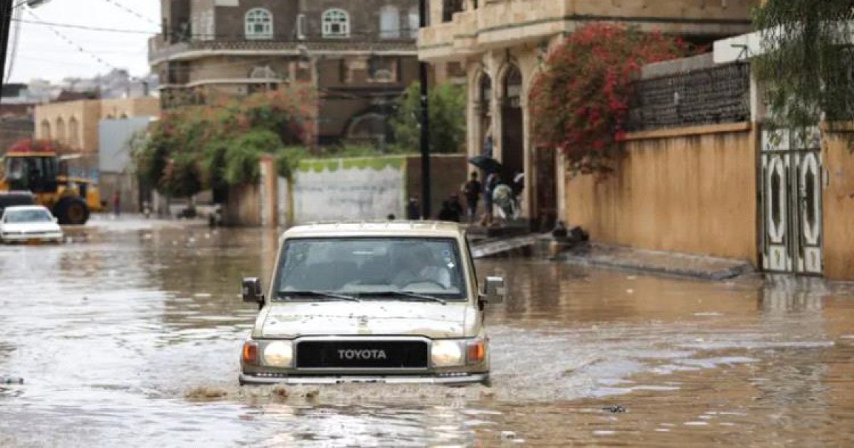 Floods in Yemen... Three thousand displaced families lose their shelter