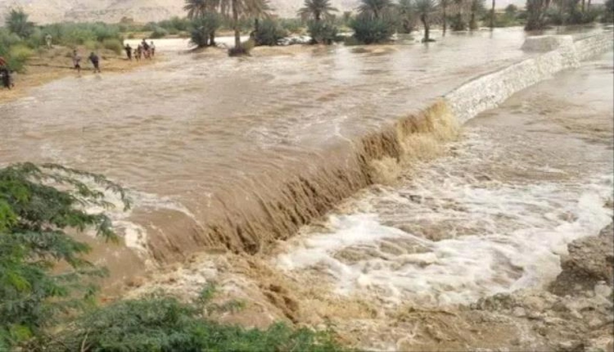 The death of three citizens from one family who were swept away by floods in Hadramaut