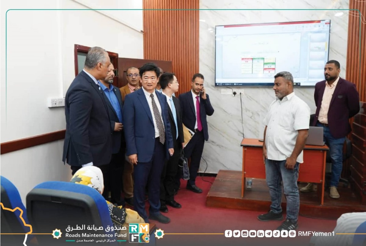 A delegation from the Chinese Embassy visits the Road Maintenance Fund in the capital, Aden