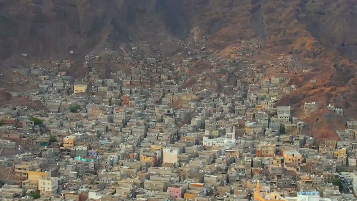 Random settlement on the mountains of Aden: a time bomb threatening the city!