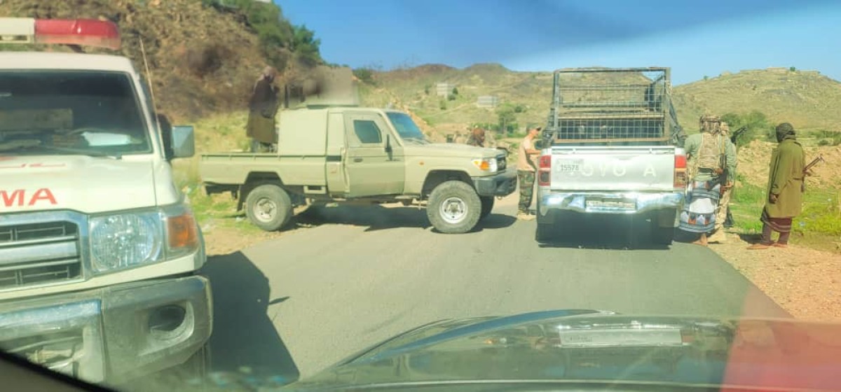 The joint security campaign in Al-Hadd Yafaa arrests a number of wanted persons and removes the barricades in (Wadi Dan)