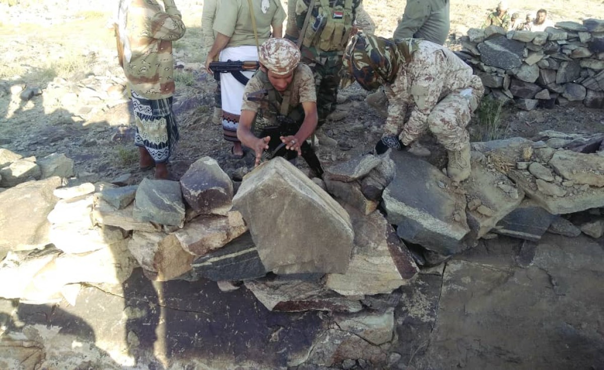 The joint security campaign in Al-Hadd Yafaa arrests a number of wanted persons and removes the barricades in (Wadi Dan)