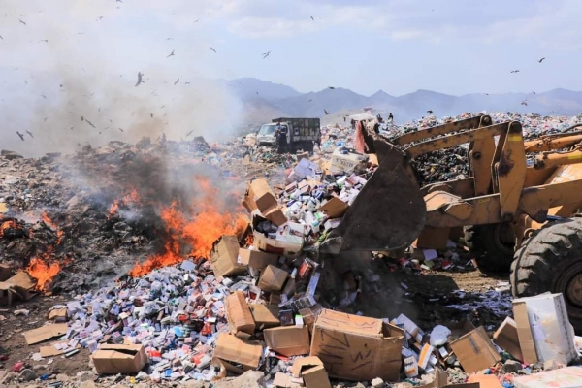 Destroying a ton of smuggled medicine in Taiz