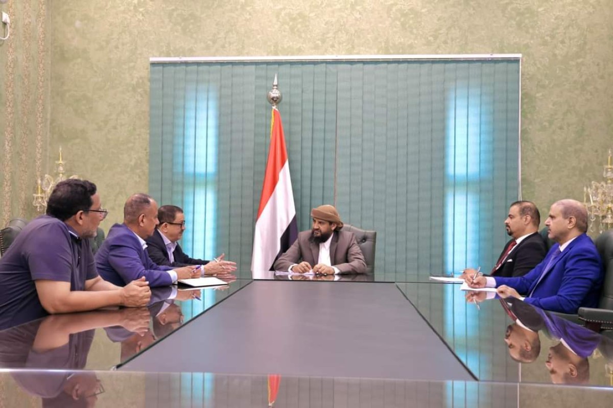 Al-Muharrami discusses with the leadership of Yemen Airways ways to advance the company and enhance its role