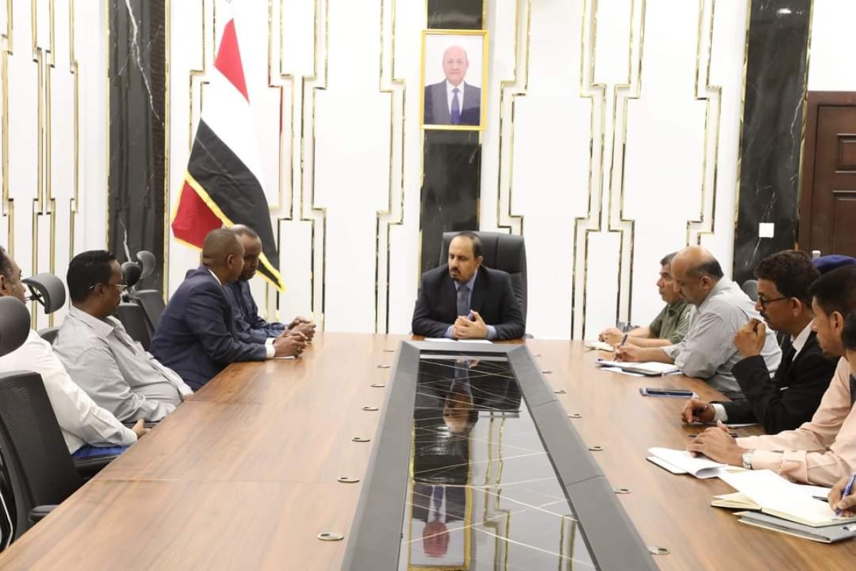 The Governor of Hadhramaut discusses with the Ambassador of the Republic of Somalia strengthening relations and adopting mechanisms to develop trade exchange