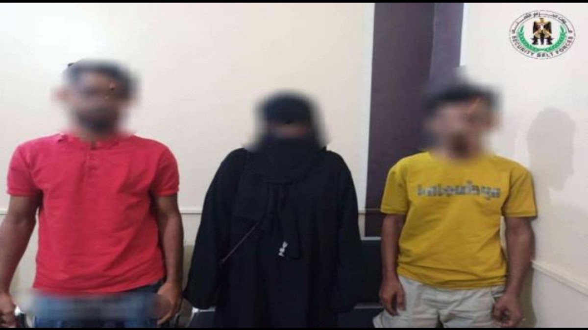 The Narcotics Control Department in the Security Belt arrests a woman and two young men in possession of narcotic pills in Aden