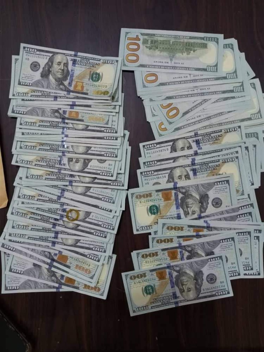 Al-Mahra security arrests a gang counterfeiting US dollar bills