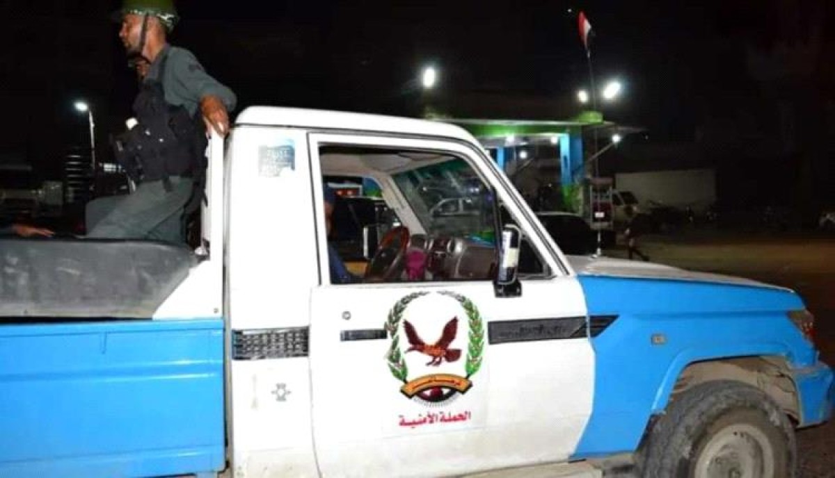 Arresting those accused of detonating a bomb in the courtyard of Al-Mughbashi district in Taiz