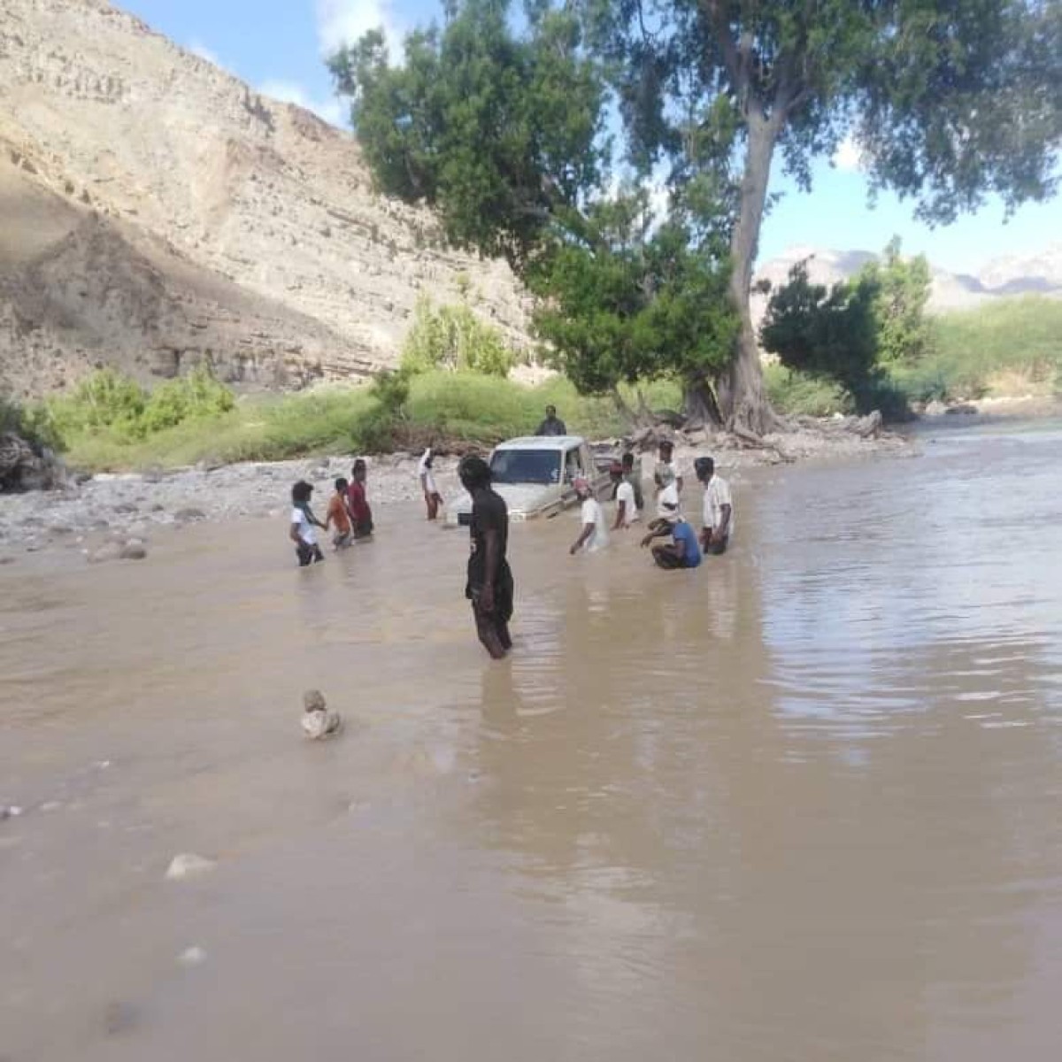 Floods have besieged “Al-Masila” for a month, and the local authority is sending a distress call