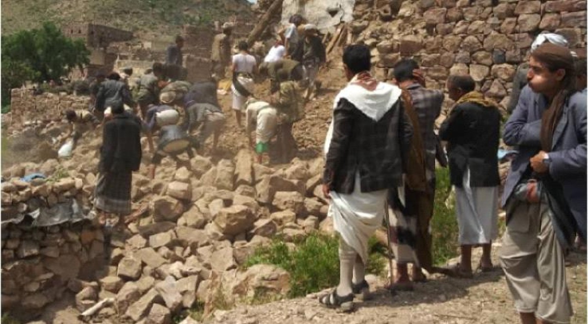 A house collapsed on the heads of its residents in Dhamar, killing a mother and her two children