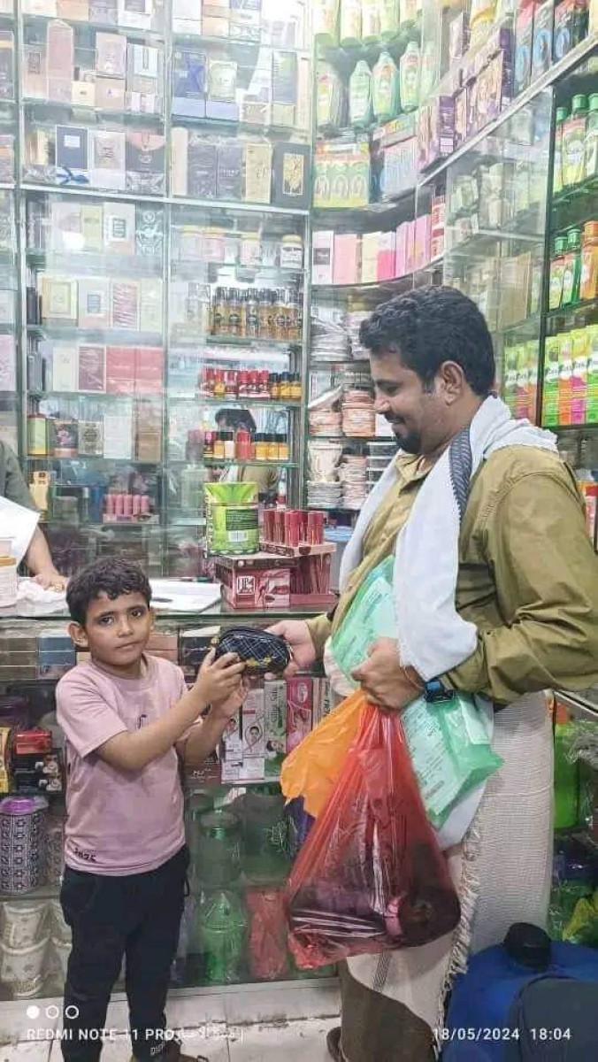 A child in Aden returns more than two million riyals worth of jewelry to its owner