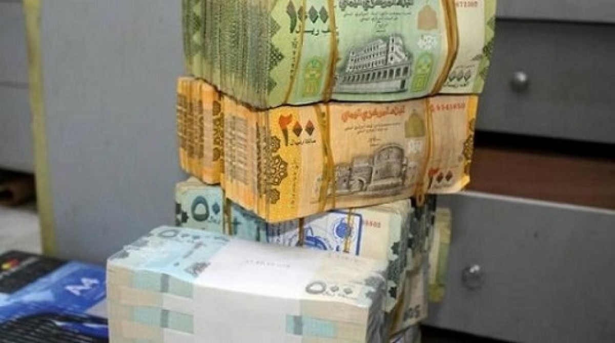 The Yemeni riyal continues to collapse against foreign currencies