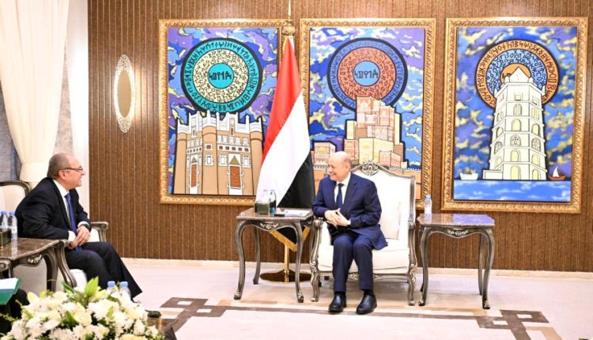 Al-Alimi receives the Egyptian ambassador to discuss developments in the Yemeni situation