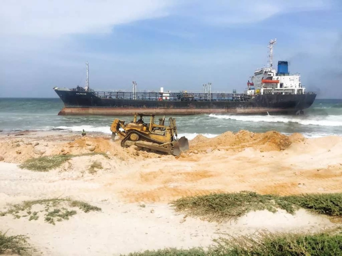 The Socotra Authority approves the disposal of the Hamamat Al Khaleej oil ship