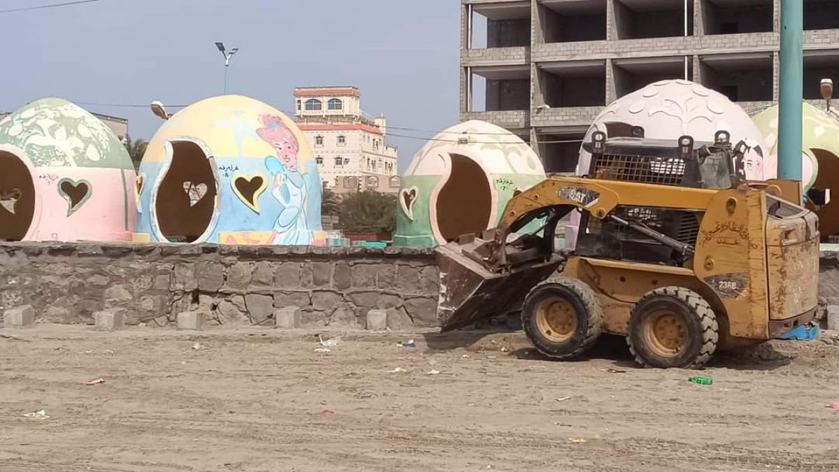 The Cleaning Fund carries out a campaign to remove slums and qat chewing places in the Abyan Coast Corniche