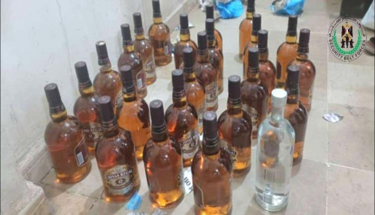 Security Belt forces seize a quantity of alcohol in Aden