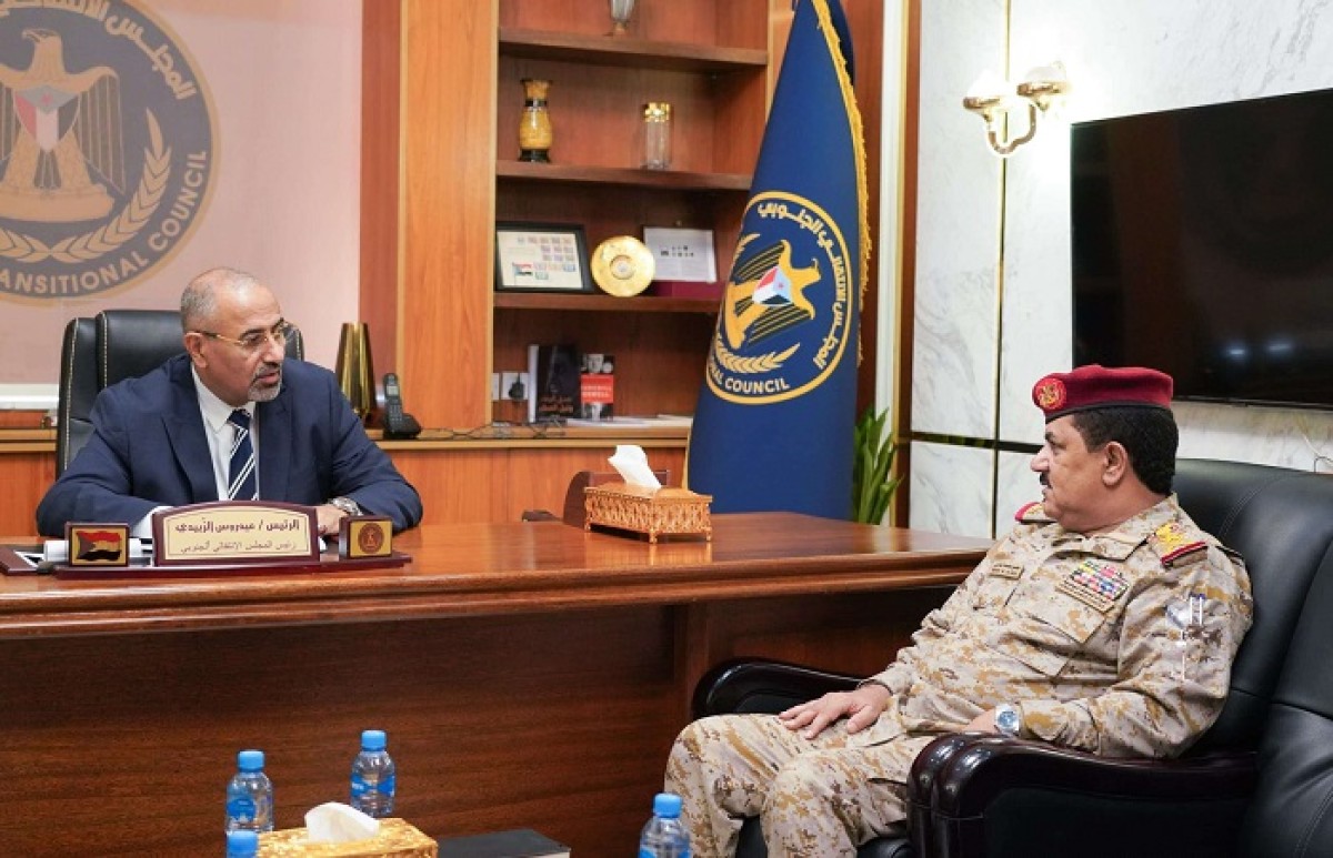 Al-Zubaidi meets the Minister of Defense and is informed of the latest developments in the field situation