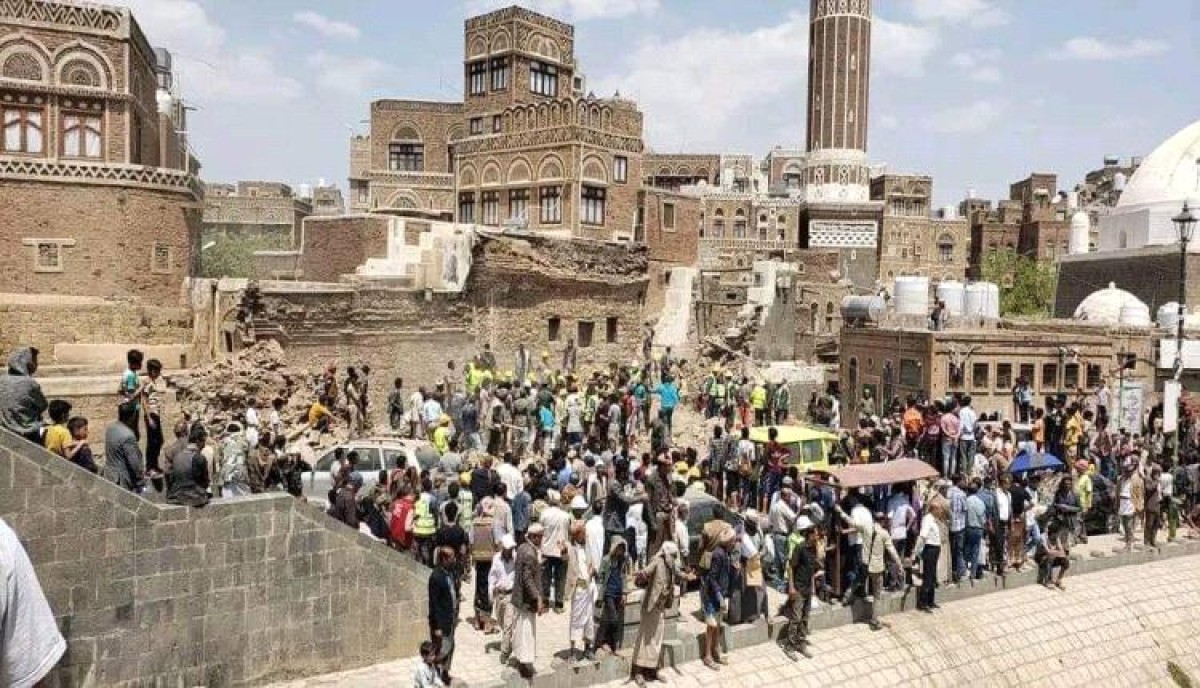 Sanaa.. The Mahdi Dome collapses on restoration workers